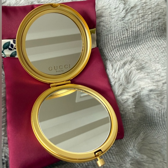 💐VIP GWP💐 Gucci Beauty Floral Compact Mirror - Picture 3 of 9